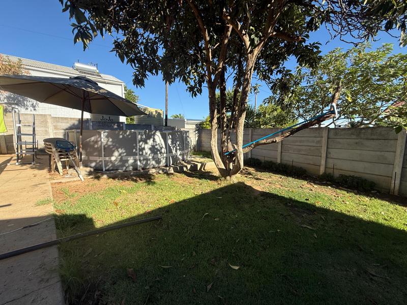 4 Bedroom Property for Sale in Bergzicht Western Cape